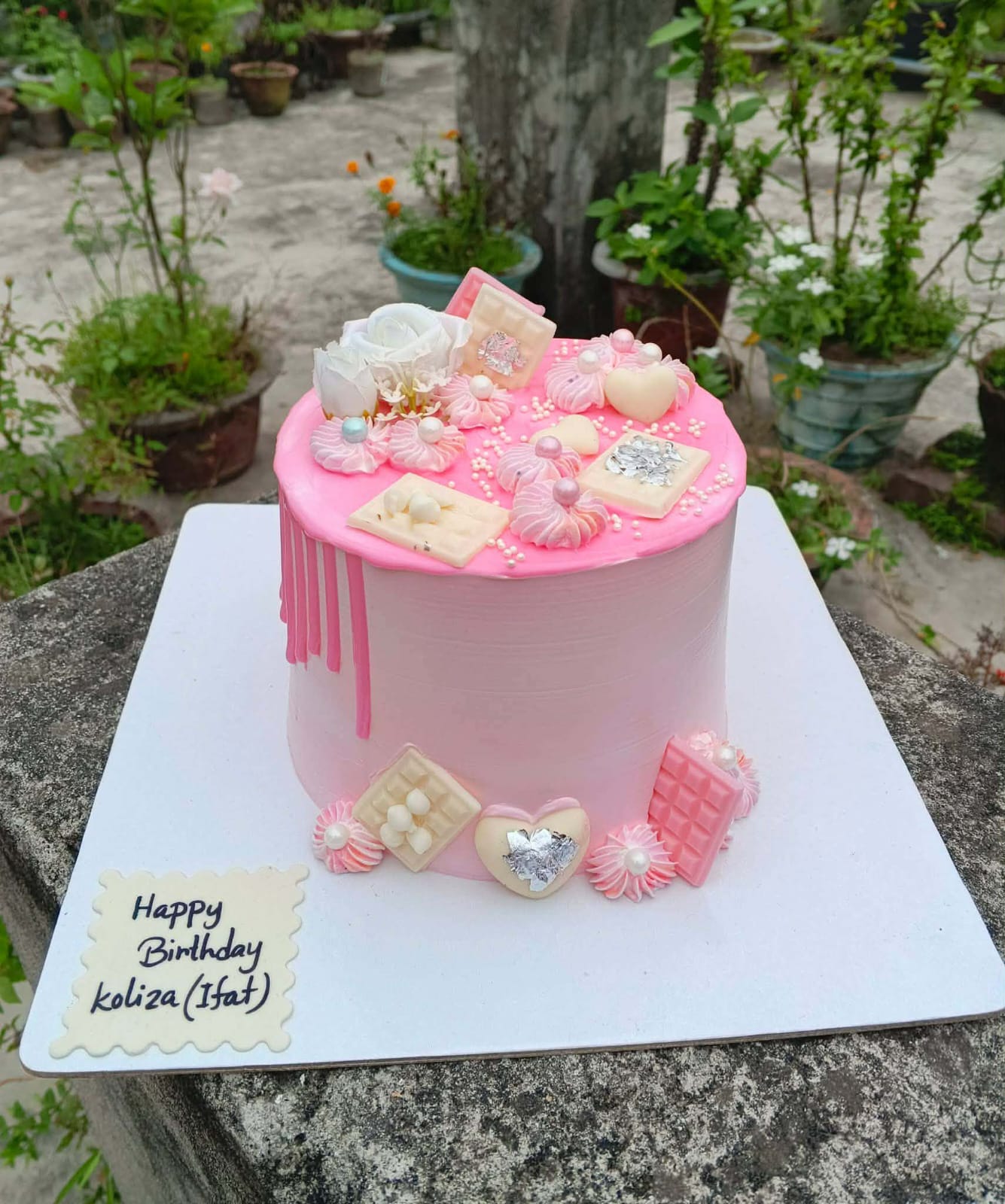 White & Pink Design Home Made Vanila Cake Per Pound